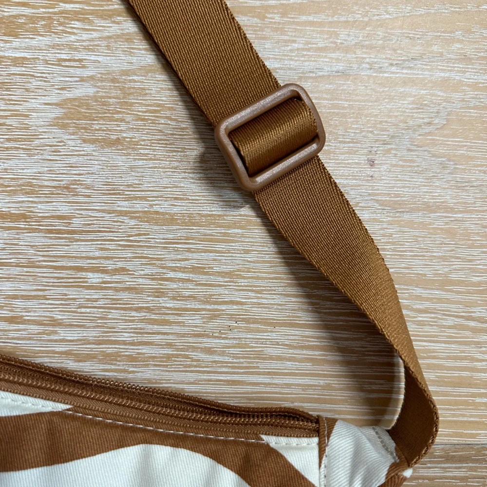 NWT UNIQLO x Marimekko Crossbody Round Mini Shoulder Bag - Khaki color - Picture 5 of 6